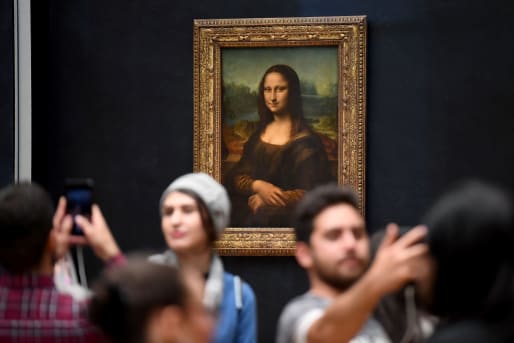 If you had any doubts about the wild popularity of "Mona Lisa," the crowds at the Louvre will convince you.