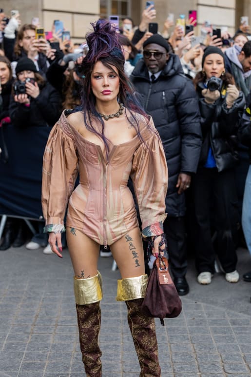 Halsey është parë jashtë Vivienne Westwood më 4 mars 2023.