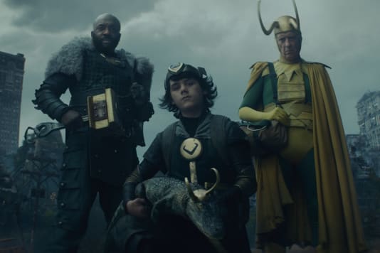 La serie Disney+ "Loki" presentava più versioni del personaggio regolarmente interpretato da Tom Hiddleston nel Marvel Cinematic Universe.
