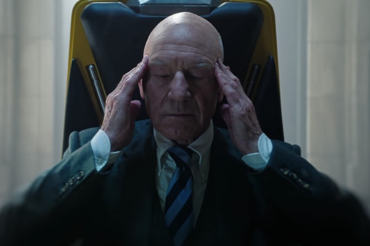 Doctor Strange incontra il supergruppo di supereroi The Illuminati in "Multiverse of Madness", incluso il Professor X, in un cameo di Patrick Stewart.