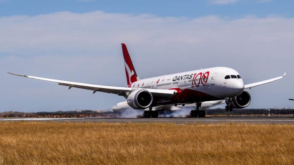 qantas test flight landing-2