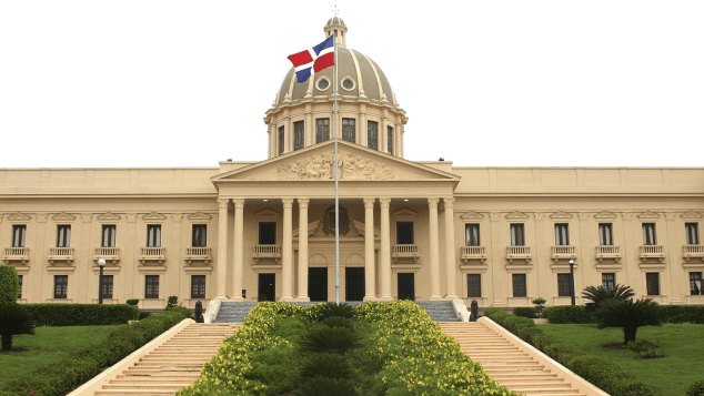 Dominican Republic beauty- santo domingo palacio nacional y bandera
