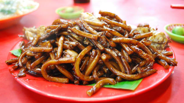 Enjoy hokkien mee in Penang.