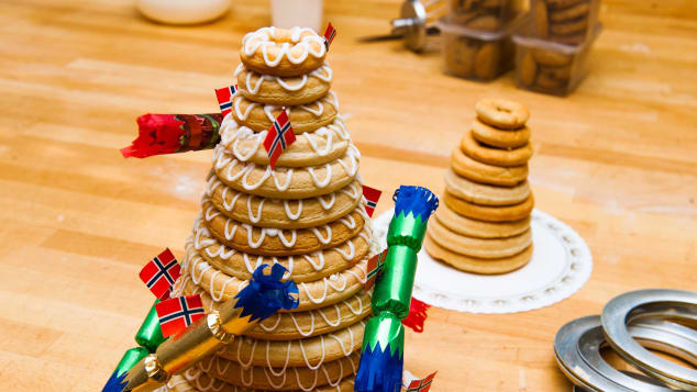 This is a traditional Norwegian marzipan ring cake.