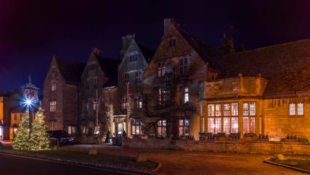 The Lygon Arms is hosting a three-night Christmas house party.