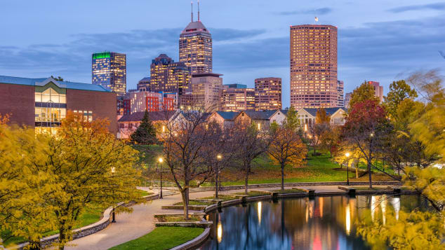 You can enjoy an Indianapolis visit this fall with no travel restrictions. Be aware Indiana has mandatory mask rule for indoor public spaces through at least October 17.