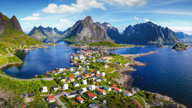 This Norwegian archipelago consists of seven main islands.