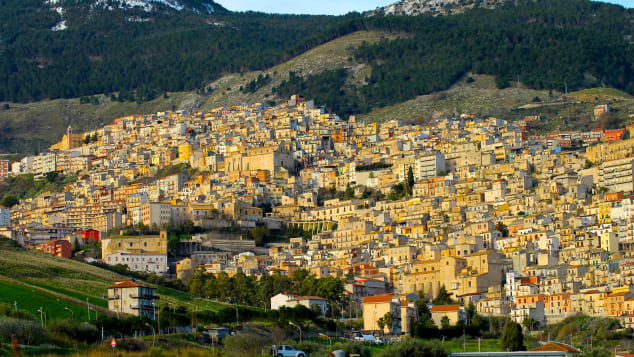 Italian town of Cammarata offers free houses to lure residents