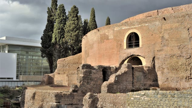 The Mausoleo di Augusto was the ancient world's largest circular tomb.