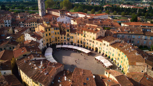Piazza del Anfiteatro in Lucca