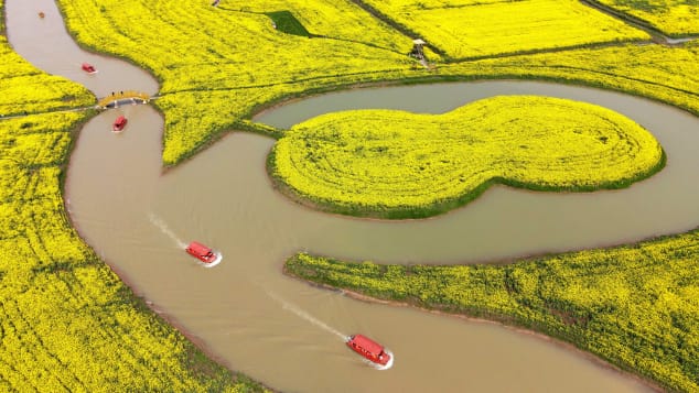 Gaoyou's waterways are a popular tourist attraction. 