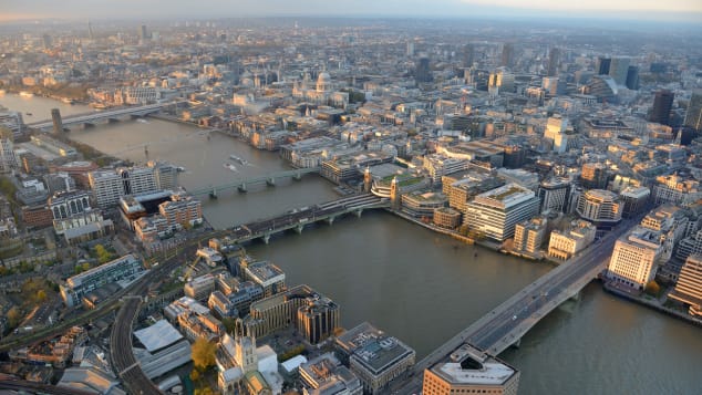 Ju do të merrni pamje kryesore të lumit Thames në këtë rrugë për në Heathrow të Londrës.