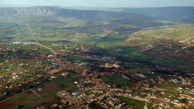 Fluturimi në Kigali ofron pamje fantastike të fshatit të gjelbër të Ruandës.