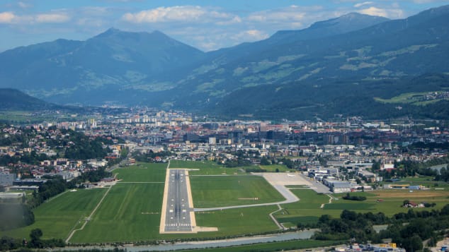Ju duhet të hidheni mbi malet përreth për të zbritur në Innsbruck.