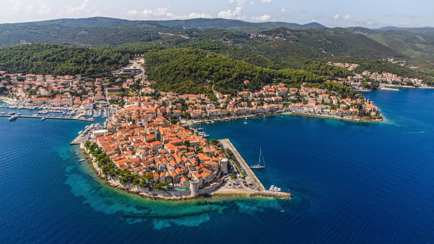 Korčula fica em uma península próxima à ilha de mesmo nome.