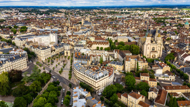 Dijon ist eine Haltestelle auf der Low-Cost-Strecke Paris-Lyon.