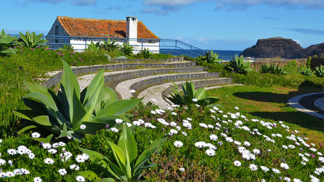 Санта Мария е най-южният остров на Азорските острови, който може да се похвали със слънчеви и златни пясъчни плажове.