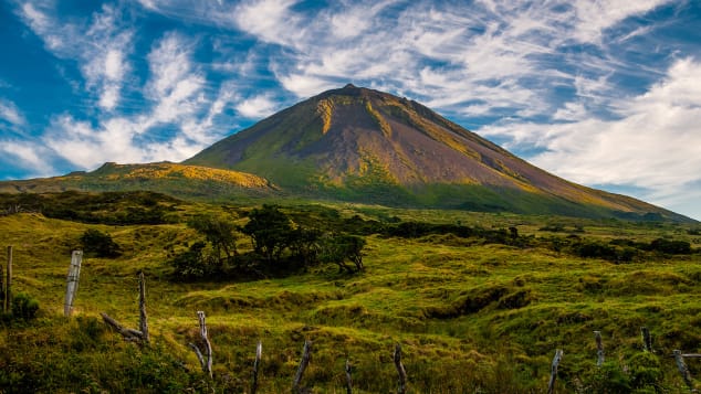 Mount Pico ʹҷ٧شͧõʷ 7,713 ص (2,351 )