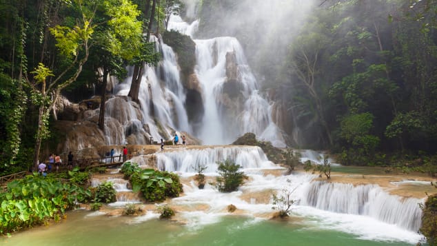 Ujëvarat Kuang Si me tre nivele janë vetëm në jug të Luang Prabang të listuar në UNESCO.
