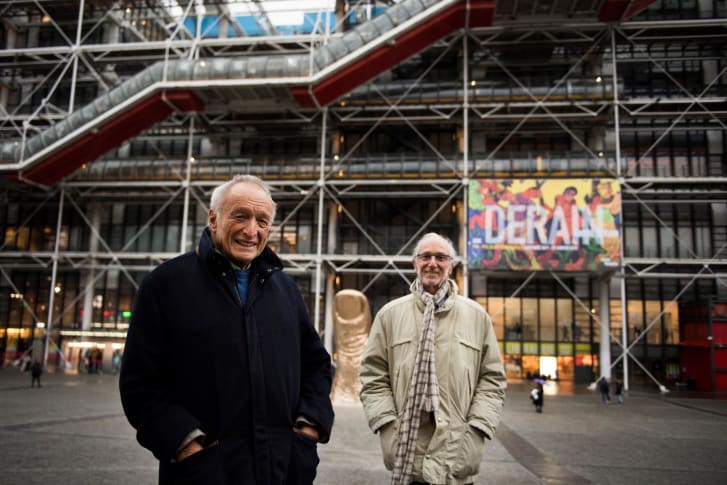 Richard Rogers (left) and Renzo Piano pose in front of the Pompidou Center in 2017. 