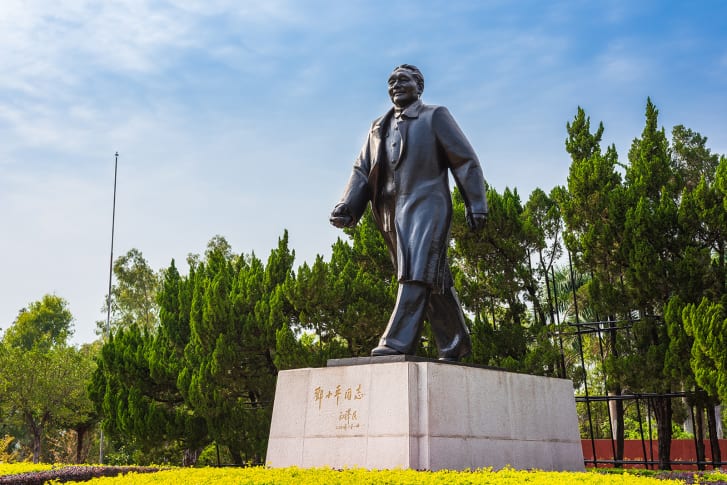 A bronze statue of Deng Xiaoping in Shenzhen's Lianhuashan Park.