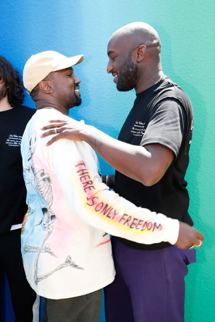 Kanye West et Virgil Abloh posent après le défilé Louis Vuitton Homme Printemps-Été 2019 dans le cadre de la Fashion Week de Paris le 21 juin 2018 à Paris, France.
