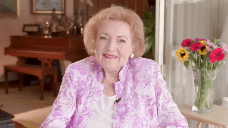 Hollywood Minute: A Betty White Birthday Tribute_00000000