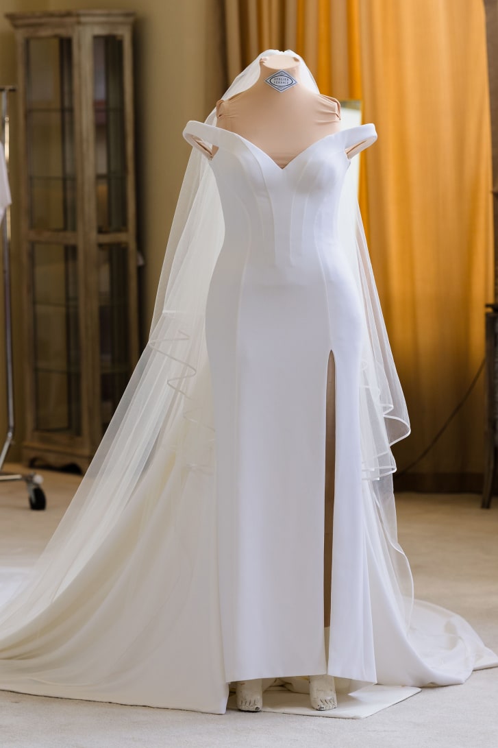 Spears' dress was custom designed by Versace.