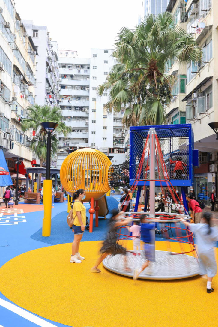 Yi Pei Square has space for children to play, as well as an exercise zone for elderly people and areas to socialize and gather.