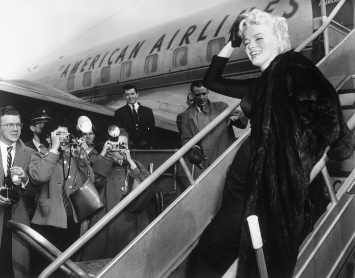 Marilyn Monroe ʷҷ Idlewild зͧ͢Թ American Airlines Ѻ Hollywood 㹻 1956