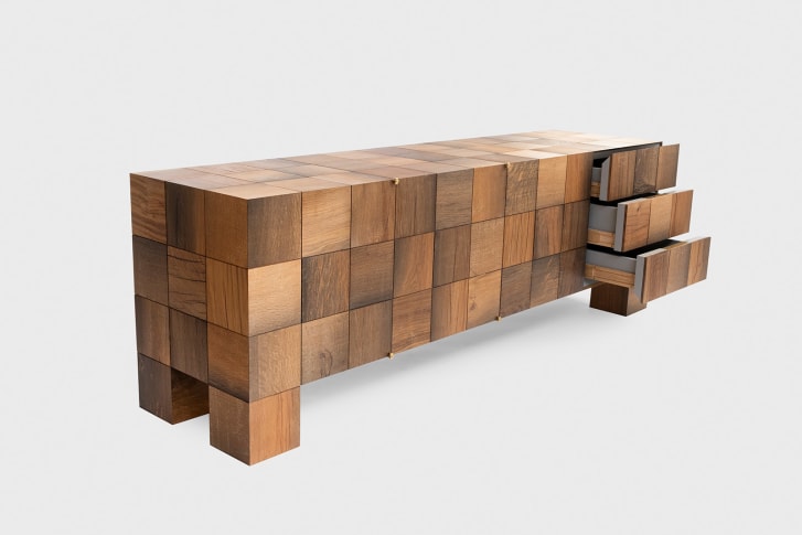 Gabinete hecho de madera de desecho por el diseñador holandés Piet Hein Eek.