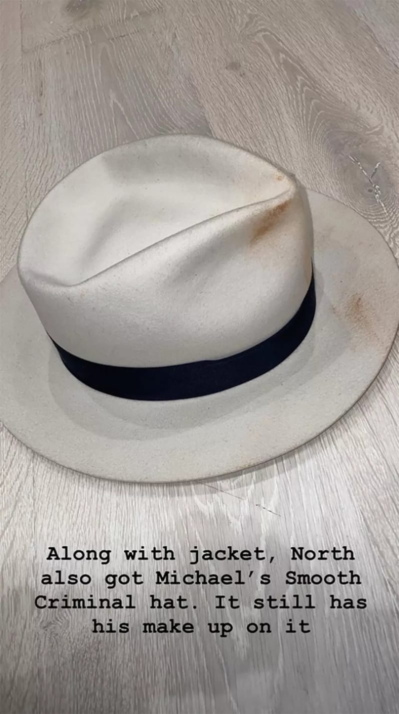 В 2019 году после победы на аукционе Ким Кардашьян опубликовала в Instagram историю шляпы «Smooth Criminal», отметив, насколько взволнован Северо-Запад.