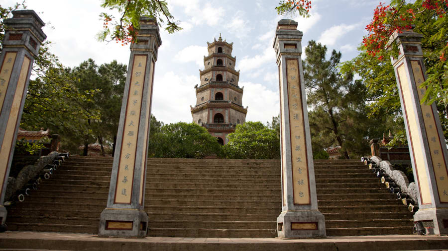 http%3A%2F%2Fcdn.cnn.com%2Fcnnnext%2Fdam%2Fassets%2F180328101425-hue---beautiful-vietnam---thien-mu-pagoda.jpg