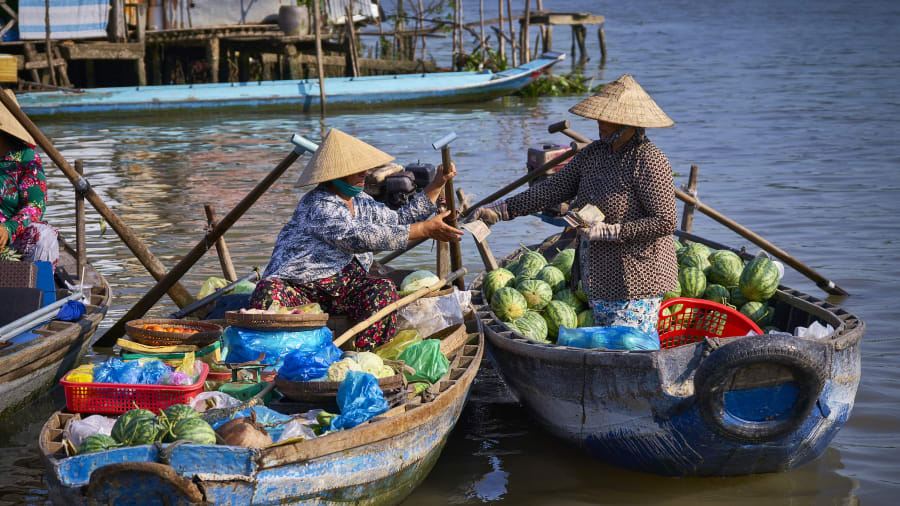 http%3A%2F%2Fcdn.cnn.com%2Fcnnnext%2Fdam%2Fassets%2F180328101426-azerai-hotel-can-tho---floating-market---beautiful-vietnam.jpg