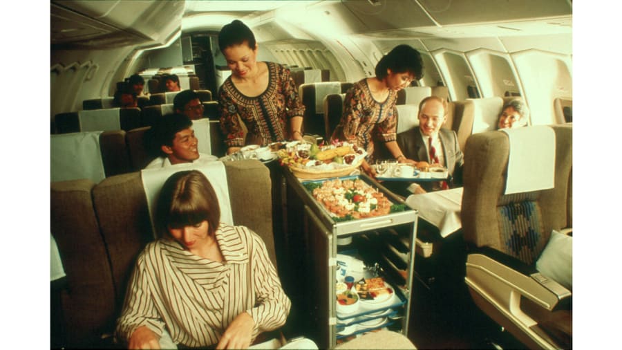 23-SINGAPORE-AIRLINES-Upper-deck-business-class-1980s-CREDIT-SINGAPORE-AIRLINES