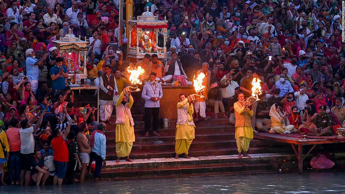 Mass religious festival goes ahead in India despite Covid fears