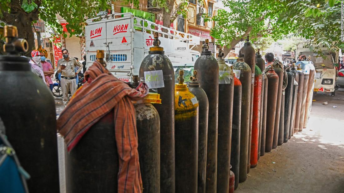 The volunteer network sending oxygen to India's Covid patients