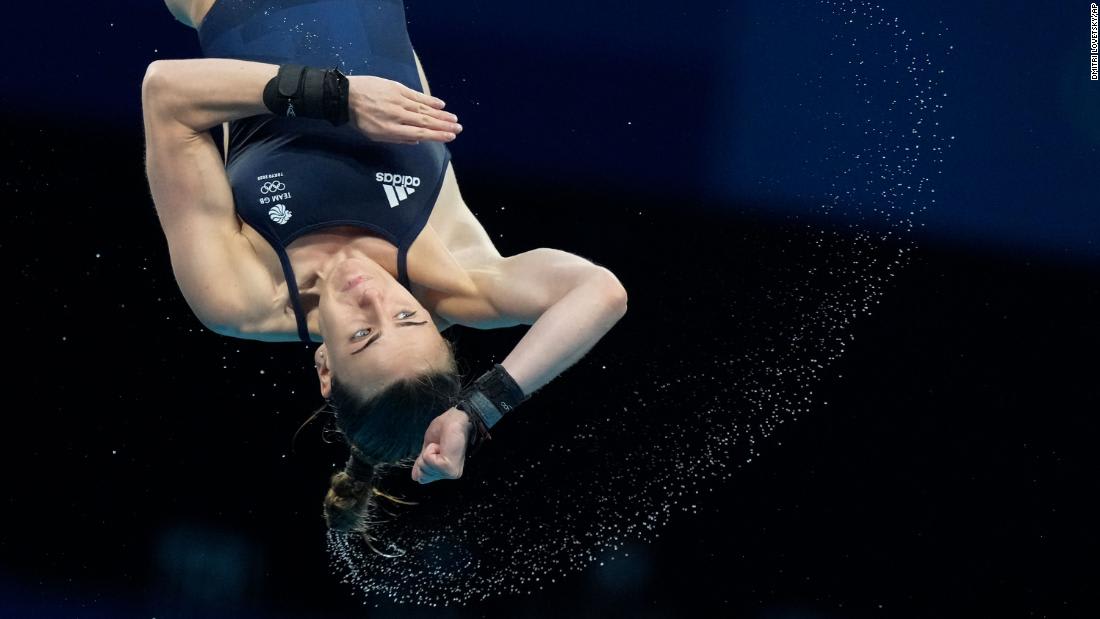 Why Olympic divers take showers -- and use those tiny towels -- between dives