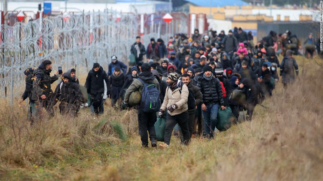 Rosja i Białoruś przeprowadzają ćwiczenia wojskowe jako kryzys migracyjny na szczytach granic UE