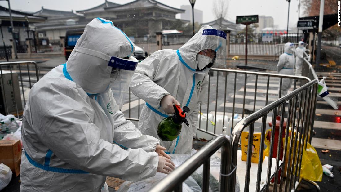 Xi'an lockdown brings heartbreak as pressure to contain outbreak grows