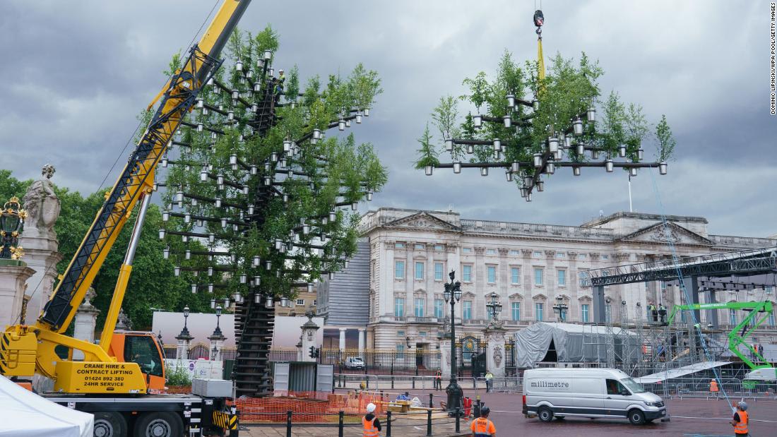 'Massively over-engineered:' A tree sculpture for the Queen's Jubilee celebrations gets mixed reviews