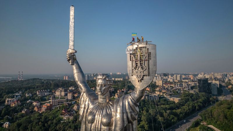 Ukraine replaces Soviet-era hammer and sickle symbol with a trident on Kyiv statue | CNN