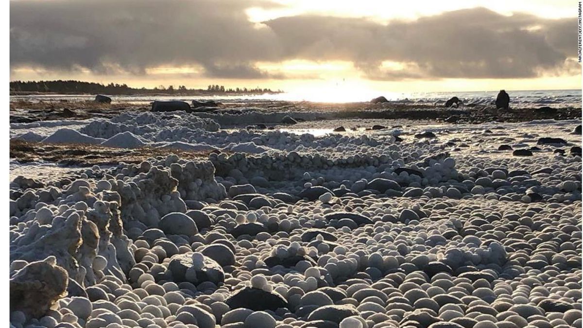 Αποτέλεσμα εικόνας για finland ice balls on the beach