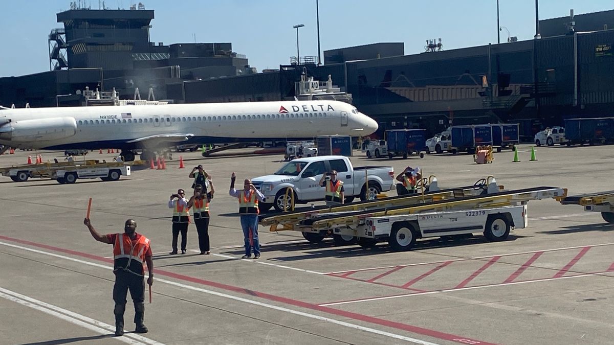Delta S Last Md 88 Flight Farewell To A Mad Dog Cnn Travel