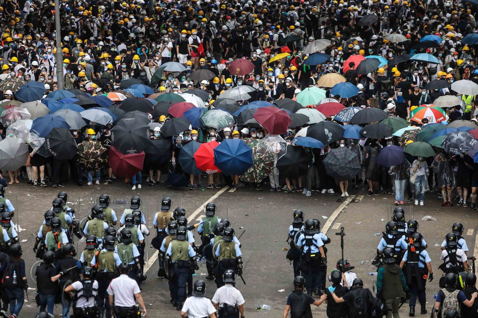 https%3A%2F%2Fcdn.cnn.com%2Fcnnnext%2Fdam%2Fassets%2F190612125654-21-hong-kong-protests-0612.jpg