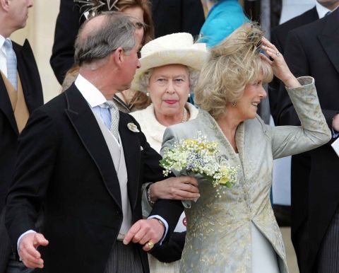 Nữ hoàng Anh Elizabeth II vừa tạ thế ở tuổi 96: Nhìn lại cuộc đời lừng lẫy của bà qua ảnh - Ảnh 28.