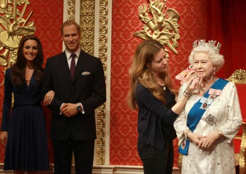 Nữ hoàng Anh Elizabeth II vừa tạ thế ở tuổi 96: Nhìn lại cuộc đời lừng lẫy của bà qua ảnh - Ảnh 31.