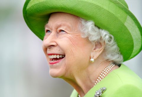 Nữ hoàng Anh Elizabeth II vừa tạ thế ở tuổi 96: Nhìn lại cuộc đời lừng lẫy của bà qua ảnh - Ảnh 57.