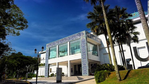 Islamic Arts Museum highlights include replicas of famous buildings such as india's Taj Mahal and Uzbekistan's Amir Timur Mausoleum. 