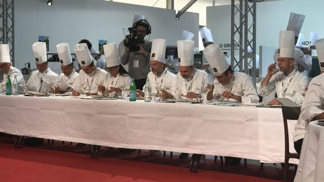 The-Alba-jury-tasting-the-dishes-c--Silvia